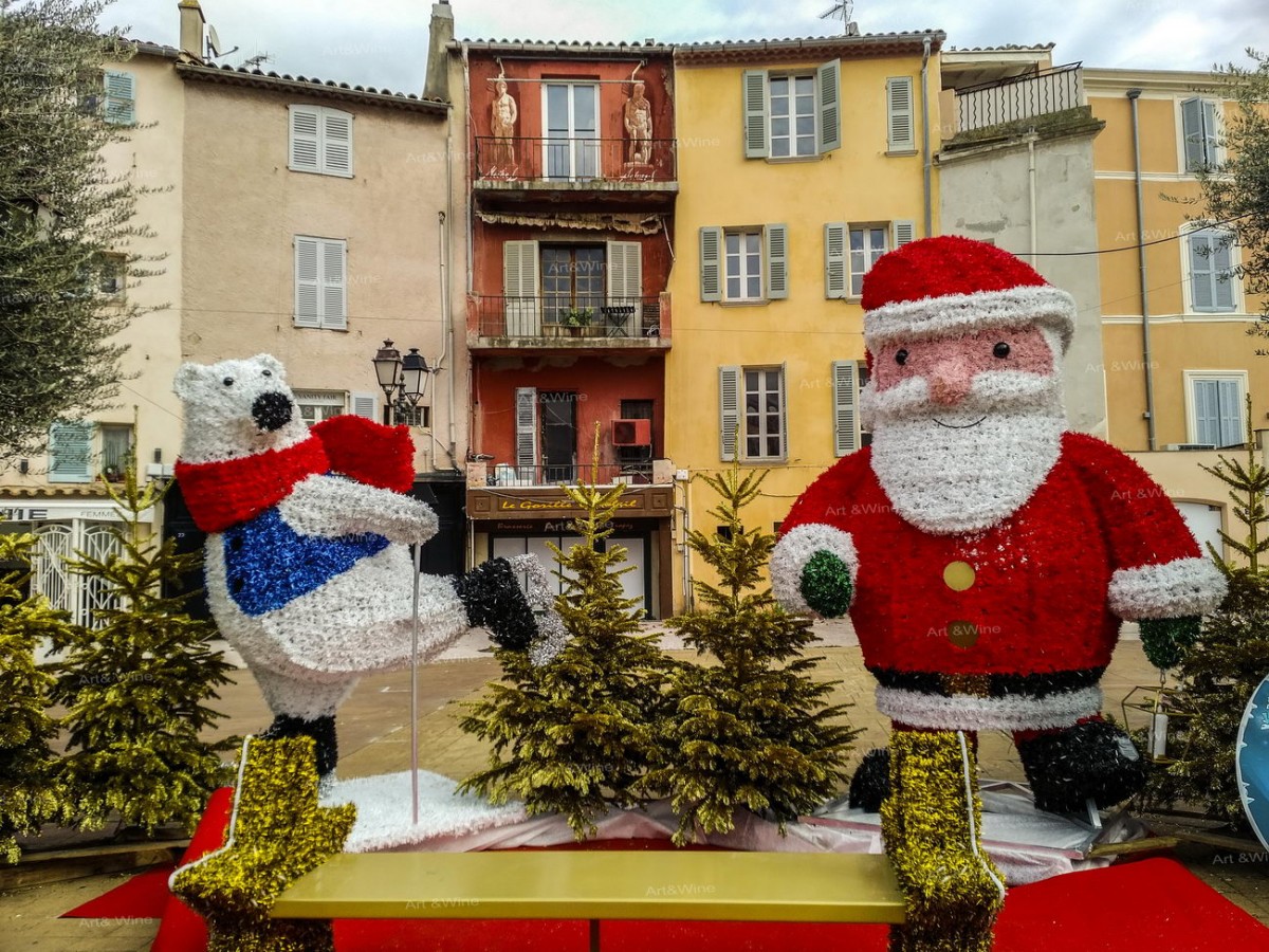 świąteczne targi w st tropez - mikołaj